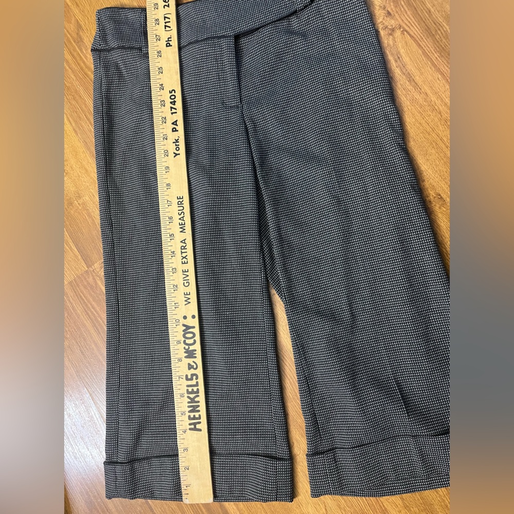 White House Black Market pleated Capri pants size 6 - Picture 6 of 7